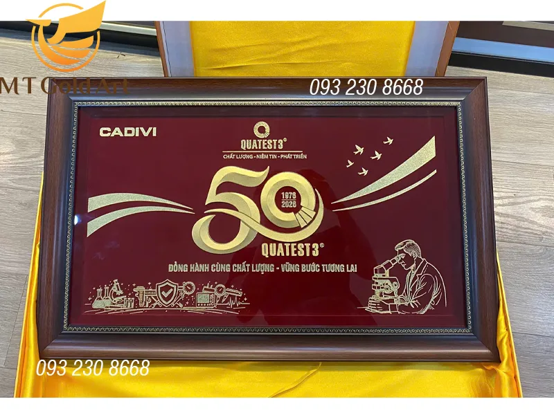 tranh tang doi tac ky niem 50 nam thanh lap