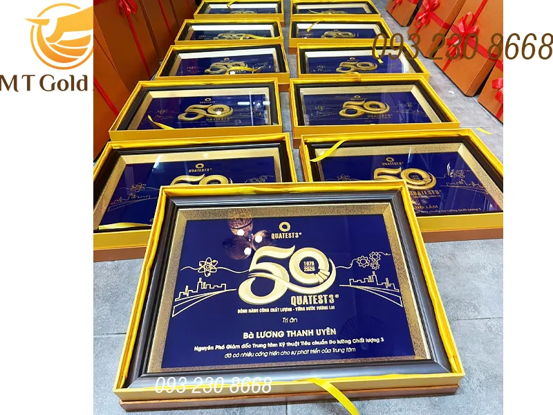 Qùa tặng ban lãnh đạo công ty dịp kỷ niệm 50 năm thành lập của Quatest3 Qùa tặng ban lãnh đạo công ty dịp kỷ niệm 50 năm thành lập của Quatest3