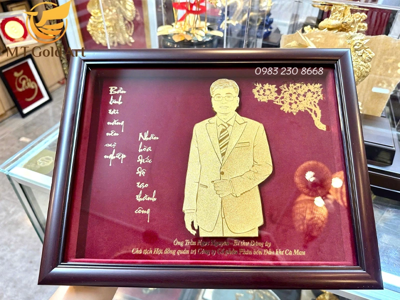 tranh chan dung ma vang chu tịch cong ty ca mau
