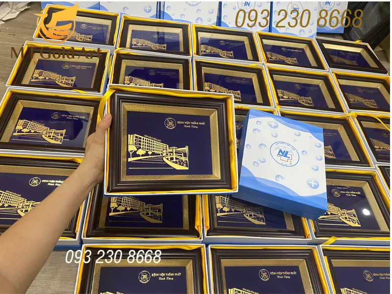 Tranh toà nhà bệnh viện thiết kế theo yêu cầu