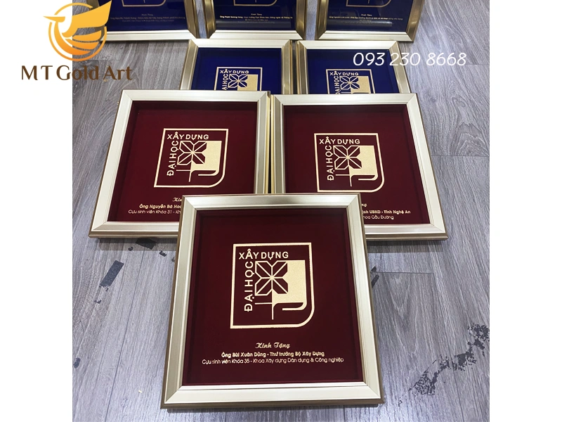 TRANH LOGO QUÀ TANG LANH DAO CUA DAI HOC XAY DUNG