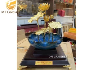 chau hoa sen dat vang qua tang khach hang vip