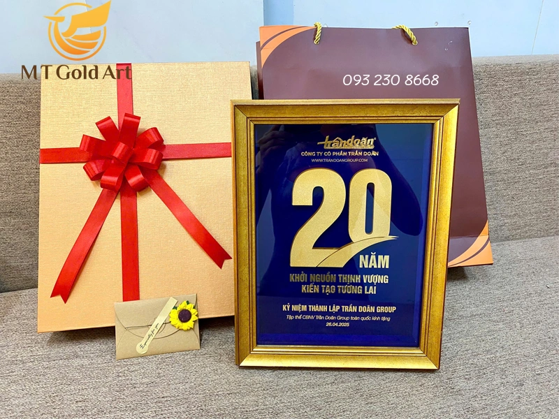 tranh ky niem 20 namcong ty tran doan