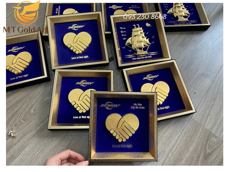 tranh thiet ke tang doi tac cua lop chau au pearly