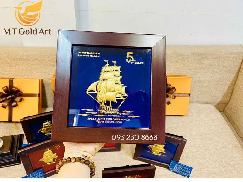 tranh ky niem 20 namcong ty tran doan