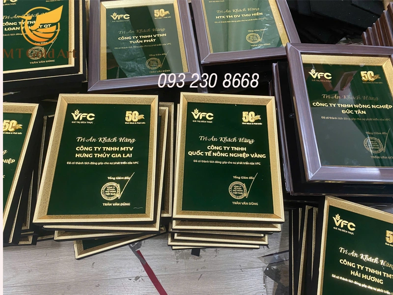 Bảng tri ân dát vàng - Quà tri ân nhà phân phối ý nghĩa