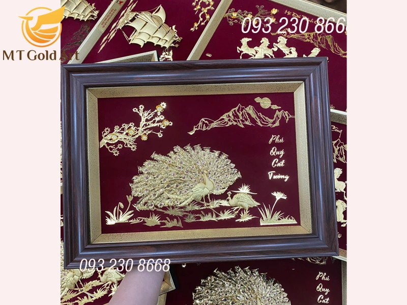 tranh chim cong qua tang hoi nghi khach hang