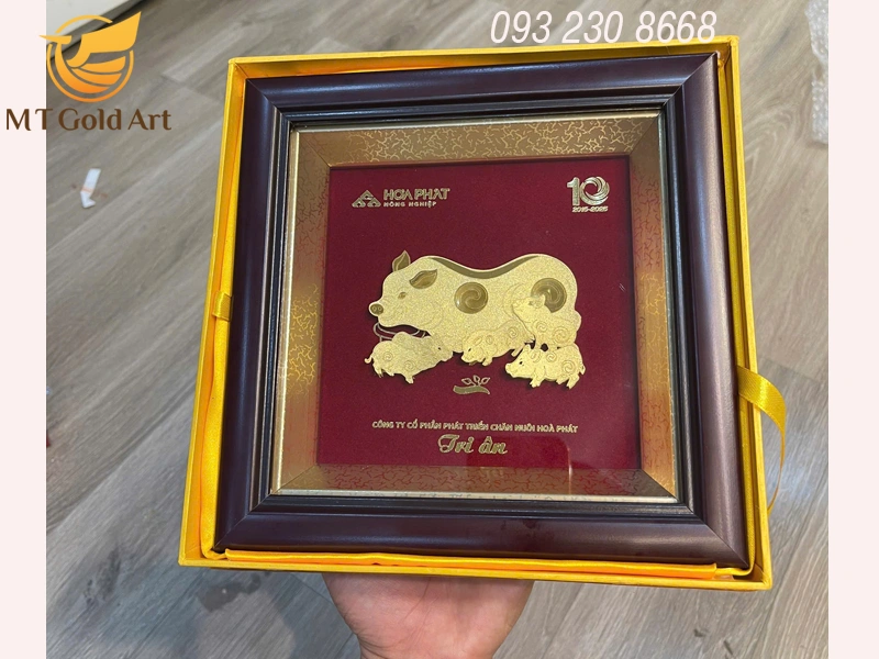 tranh heo dat vang qua ky niem 10 nam hoa phat