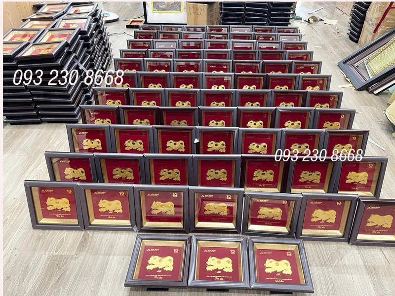 Quà tặng kỷ niệm 10 năm thành lập công ty ý nghĩa