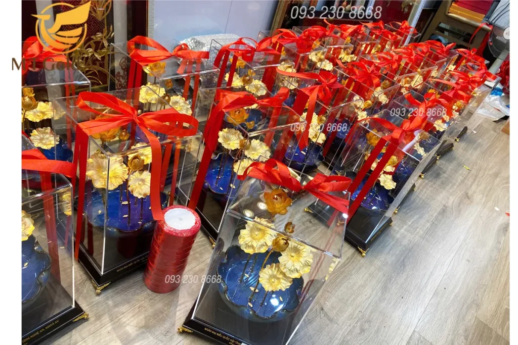 Chậu hoa sen mạ vàng - Quà tặng đại hội tỉnh