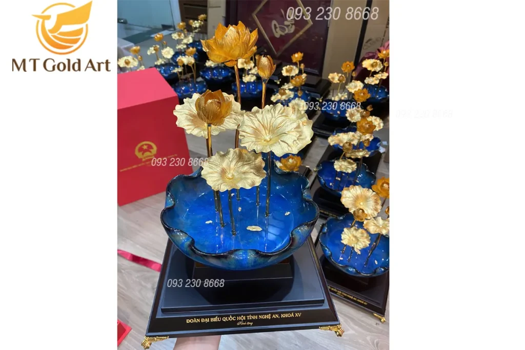 Chậu hoa sen - Quà tặng hội nghị đại biểu tỉnh Nghệ An