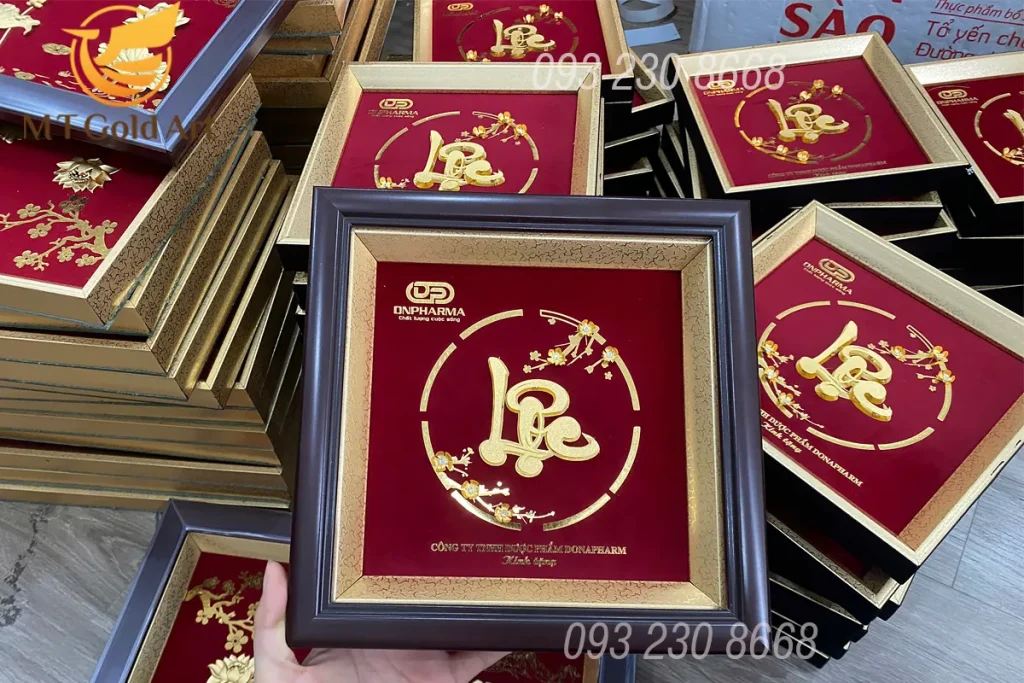 tranh chu loc thu phap ma vang qua tet tri an khach hang