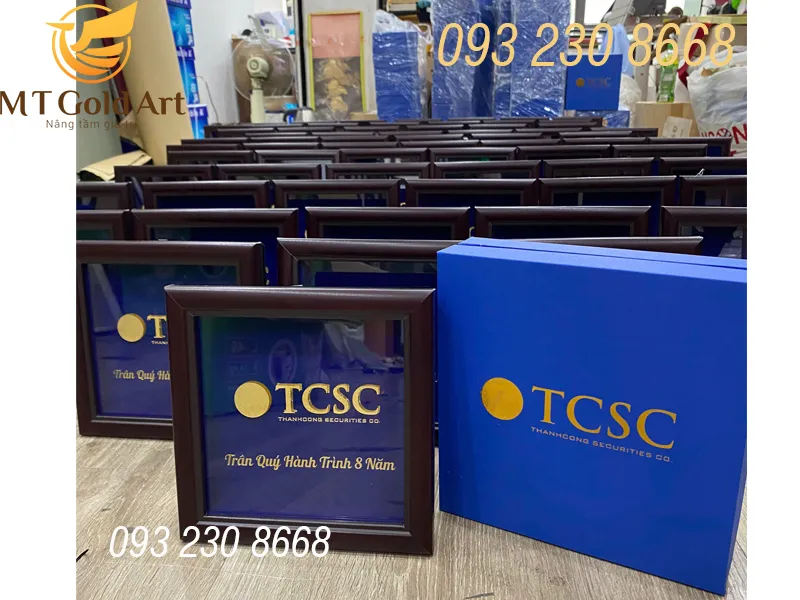 Quà tặng tri ân lãnh đạo dịp kỷ niệm thành lập công ty chứng khoán TCSC