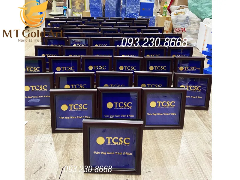 Quà kỷ niệm 8 năm thành lập của công ty chứng khoán TCSC