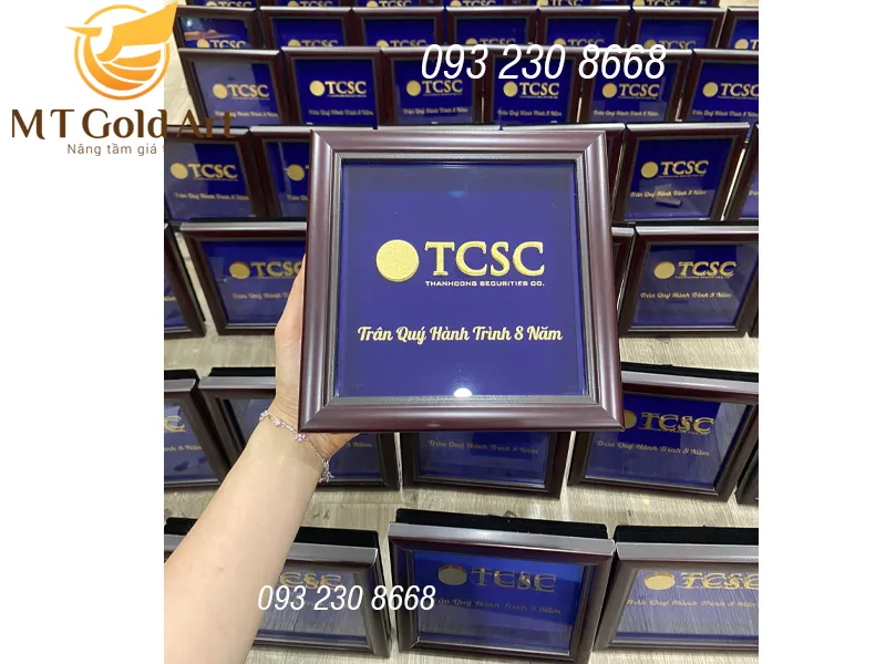 Quà kỷ niệm thiết kế riêng tại MT GOLD ART