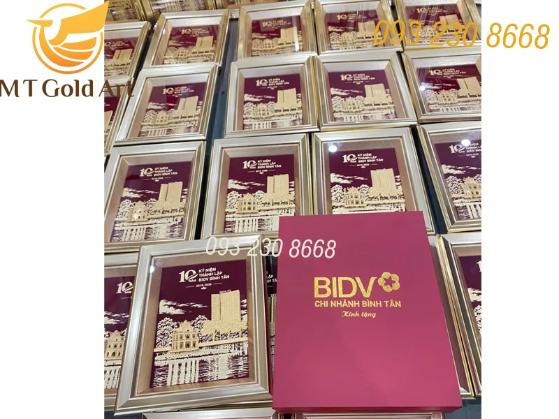 Quà tặng in ấn logo theo yêu cầu dịp kỷ niệm 10 năm cảu BIDV Bình Tân